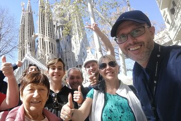 Sagrada Familia & Barcelona Small Group Tour with Hotel Pick-up
