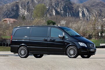 Private luxury Transfer from Athens airport to Athens 