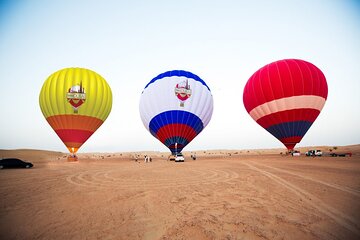 Hot Air Balloon Ride With Gourmet Breakfast and Falcon Show