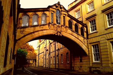 Oxford PRIVATE Pub and City Evening Walking Tour
