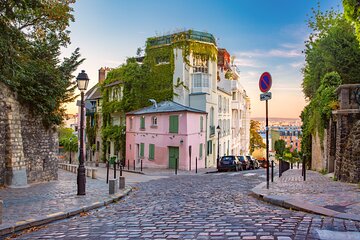 Private tour of Paris's hidden highlights with a local