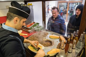 Istanbul Street Food Tour: Bosphorus ferry, Kadıköy and Moda