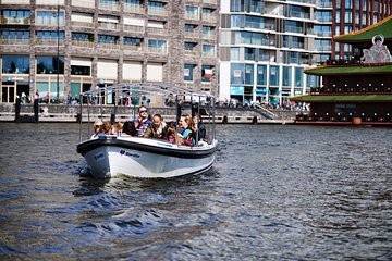 Short canal trip in German: Amsterdam in an hour