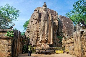 Yapahuwa Sasseruwa and Avukana From Sigiriya, Dambulla or Habarana