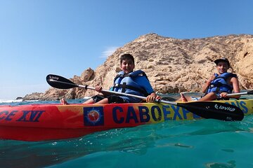 Los Cabos Arch and Lover's Beach: Kayak Tour with Snorkeling"