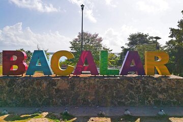 Kayak Adventure in Bacalar! Discover the wonders of the lagoon.