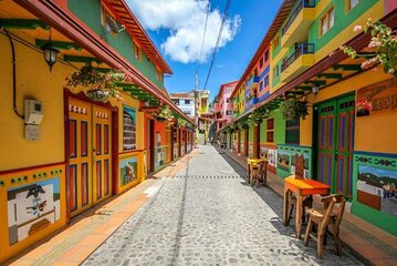 El Peñol and Guatape Private Tour from Medellin