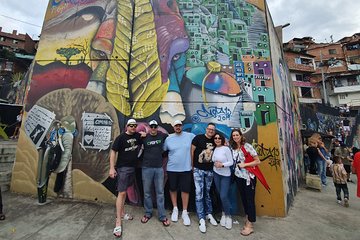 Private Half-Day Medellín Graffiti Tour Including Metrocable