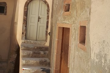 Tradional Villages of Santorini - Let the locals guide you