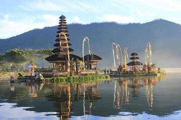 Private Full-Day Tour to Monkey Forest and Ulun Danu Temple