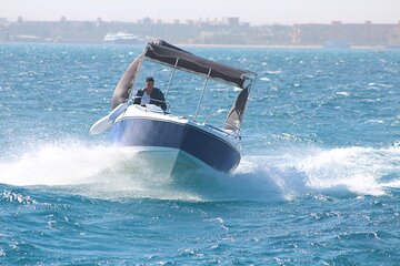 4 Hours Speed Boat to Abo Munkar Island and Water Sport Semi Private Hurghada