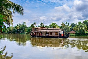 Backwaters Bliss: Cochin to Alleppey Escape