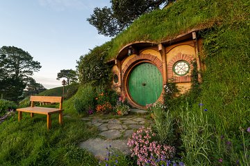 Hobbiton Movie Set& Te Puia Experience Private Tour From Auckland