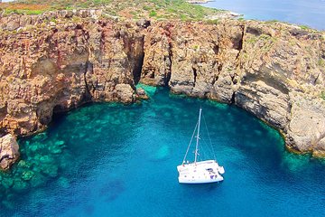 Luxury Catamaran Cruise Including pickup and Traditional Food
