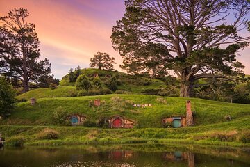 Hobbiton & Rotorua Living Māori Village Private Tour Ex-Auckland