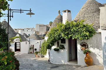 Trip to Alberobello with tasting and transfer from Matera