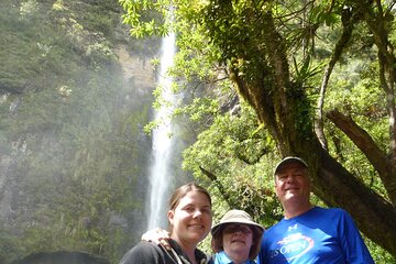 El Chorro waterfalls and Busa lake tour from Cuenca