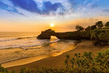 Bali: Taman Ayun and Tanah Lot Temple Sunset Tour