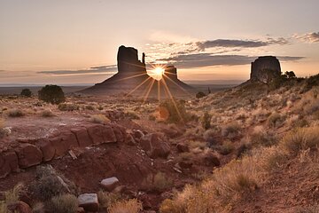 3.0 Hours of Monument Valley's Sunrise or Sunset 4×4 Tour