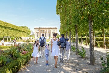 Private Half-Day Trip to Versailles from Paris with Macarons