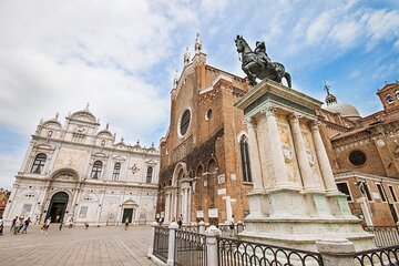 Deep into Venice: Morning Walking Tour & Gondola Ride