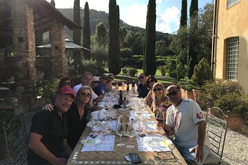 Wine tasting in the Lucca countryside with sommelier