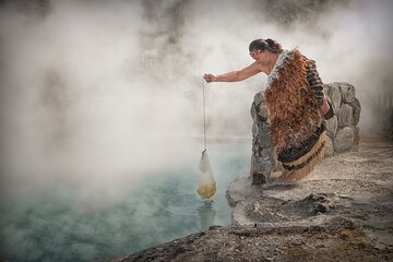 Whakarewarewa Village Guided Tour