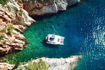 8-Day Private Sailing Tour from Split with Meals and Pickup 