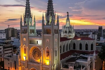 Night Tour in Guayaquil with Drinks at FrutaBar