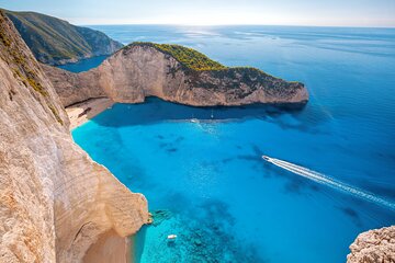 Private Boat Tour around Shipwreck and Agios Nikolas in Zante