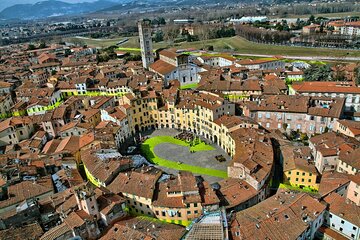 Lucca: Self-Guided Tour by Bike with MAP