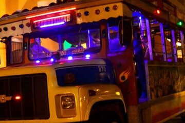 Chiva Rumbera Tour in Cartagena