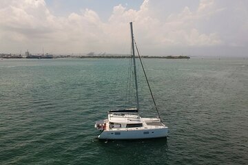 Catamaran rental 40 feet to spend the night in the Rosario Islands