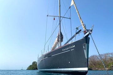Sailboat rental to spend the night in the Rosario Islands