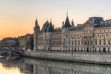 Family escape Game with kids and teens on the Île de la Cité