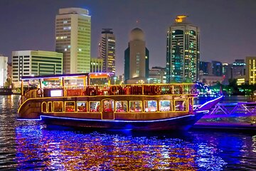 Dubai Marina: Dhow Cruise Dinner with Entertainment