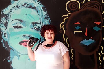 Urban Explorers: Private Athens' Neighborhoods Photography Tour 