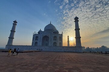 Taj Mahal Sunrise Day Tour From Delhi