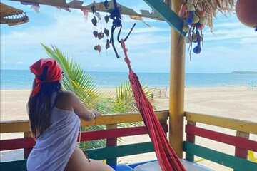 Day Tour in a cabin in front of the sea
