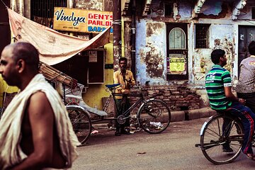 Dev Diwali tour in Varanasi with a local family