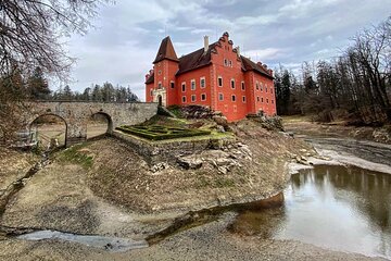 8 hours Two Catles Private Tour by car: Hluboká and Red Lhota