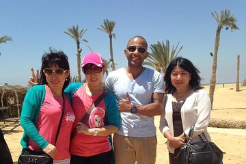 private tour to pyramids, sphinx, Egyptian museum , Local lunch 