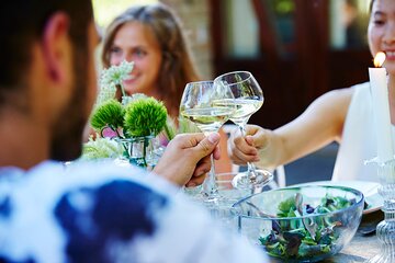 Wine tour, tasting and picnic basket