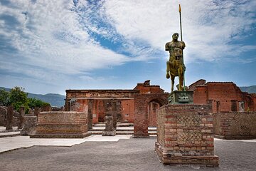 Full-Day Tour to Pompeii and Vesuvius with lunch from Naples