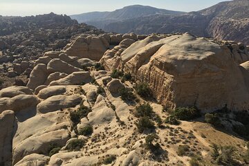 Shaq Al Reesh - Hiking Among Unique Rock Formations