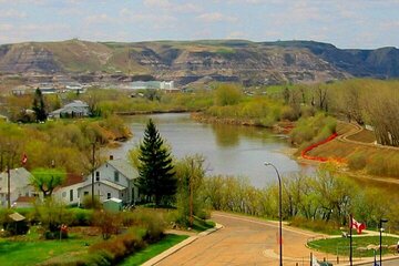 Drumheller (Dinosaur Valley) & Horseshoe Canyon 1-Day Tour