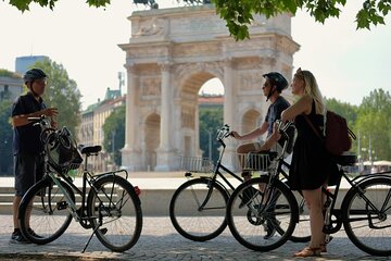 Milan: Bicycle Tour Live Tourist Guide 3 hours and half