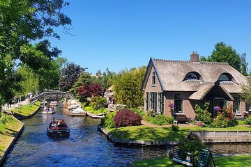 Giethoorn and Zaanse Schans Day Tour With Electric Boat Trip