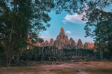 8 hours private charter ! From Siem Reap to Angkor Archeological Park and other