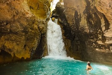 Hiking Tour of La Leona Waterfall with Lunch